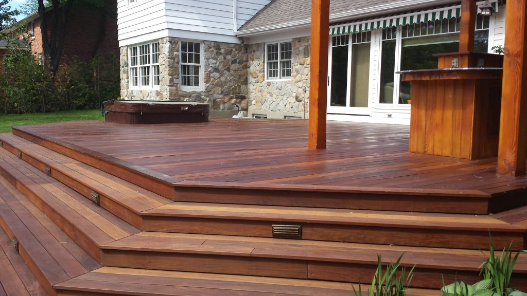 Teindre son patio avec une teinture à base d'huile ou d'eau PROBOIS™